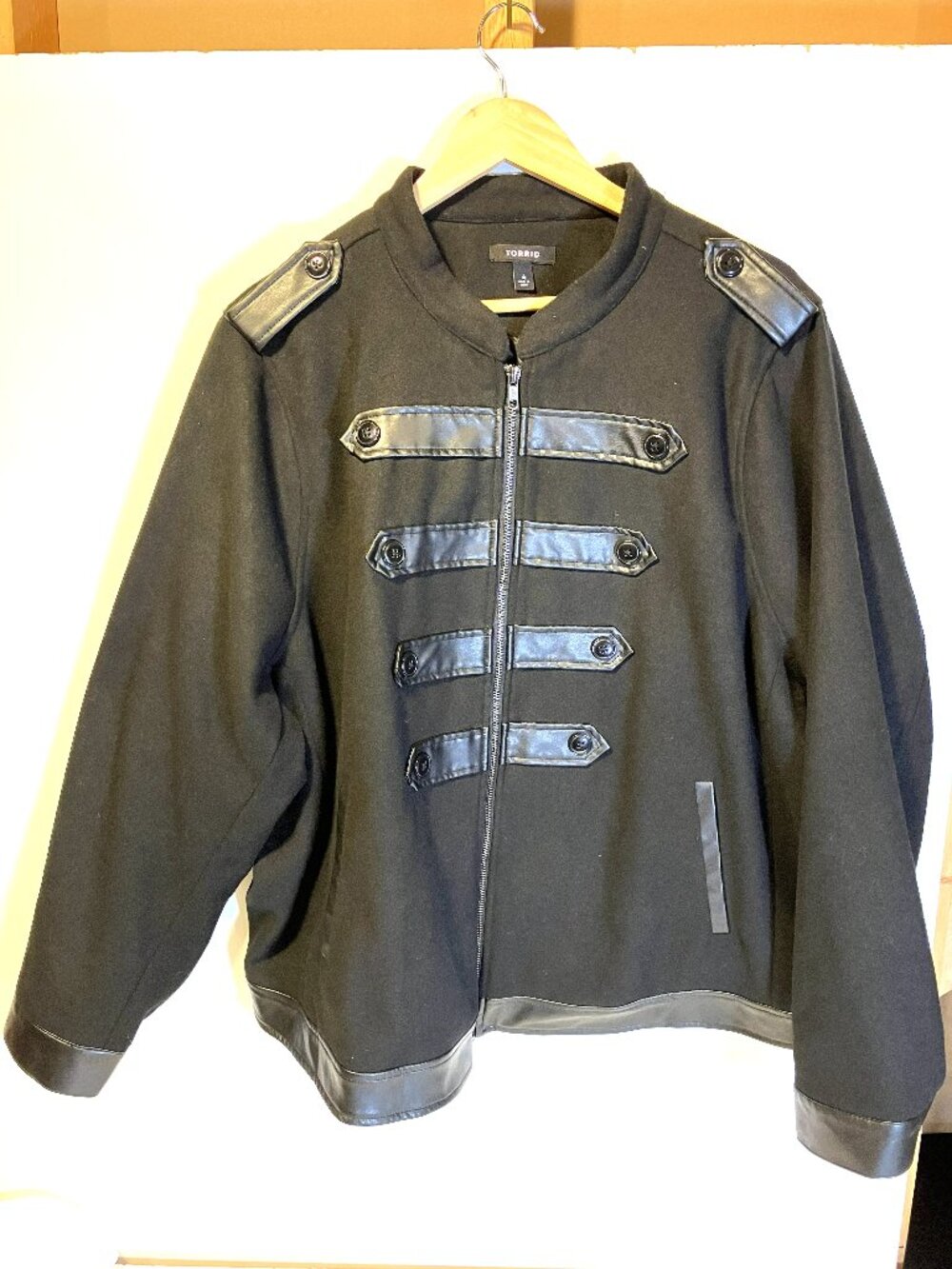 TORRID Embellished Black Military/Band-Style Jacket. Plus Size 4. Excellent.